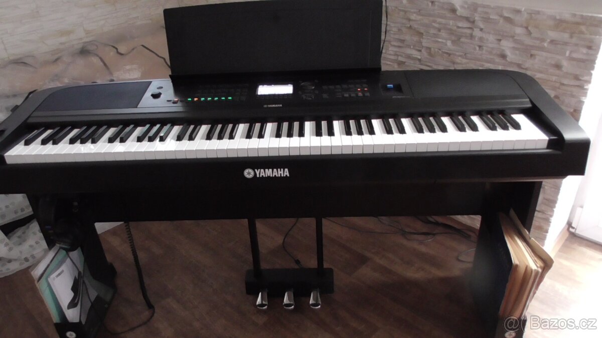 YAMAHA DGX 670