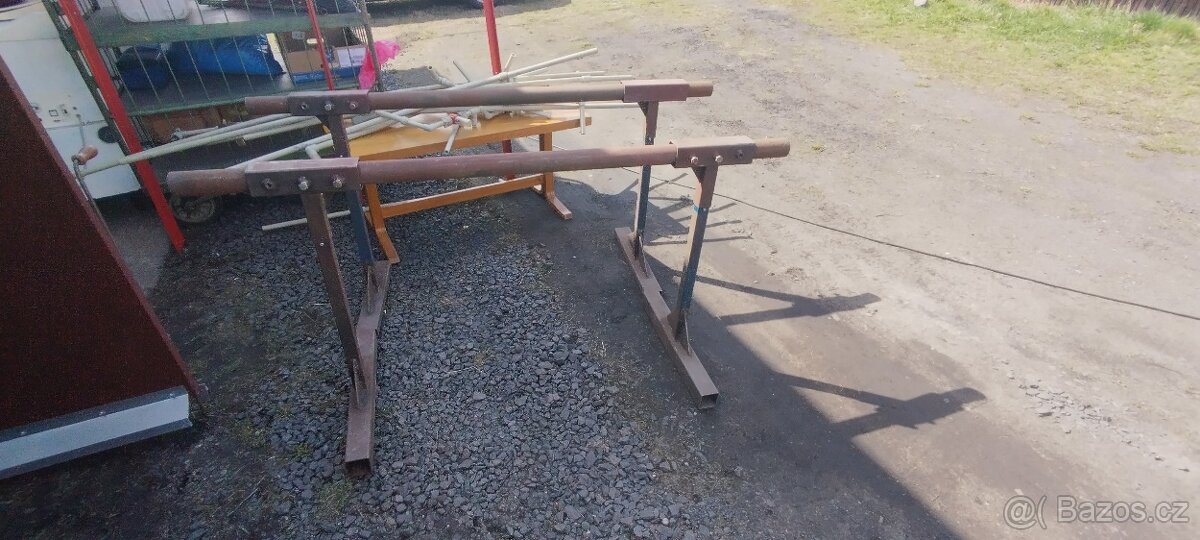 Stojanové rozebíratelné podpěry na stůl nebo stavbu