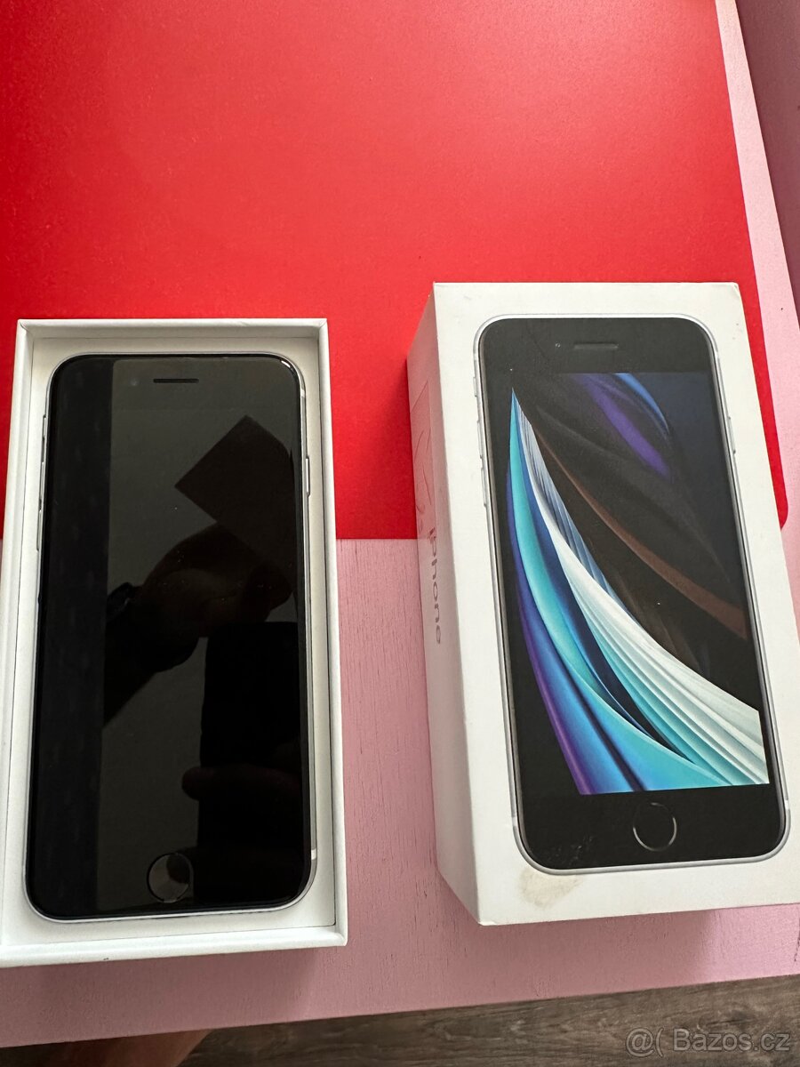 iPhone SE 2020 bílý 64GB