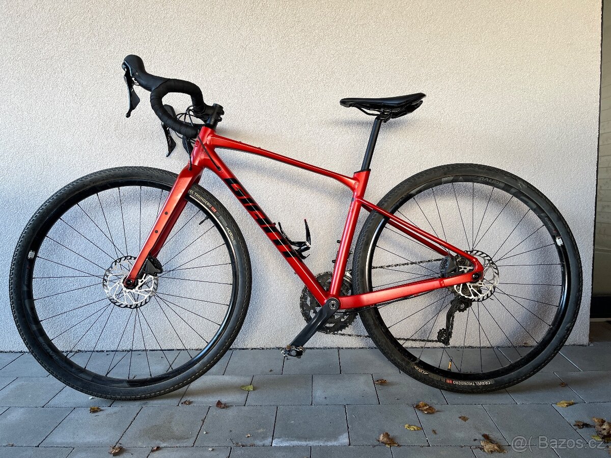 Gravel kolo Giant Revolt 1 červená