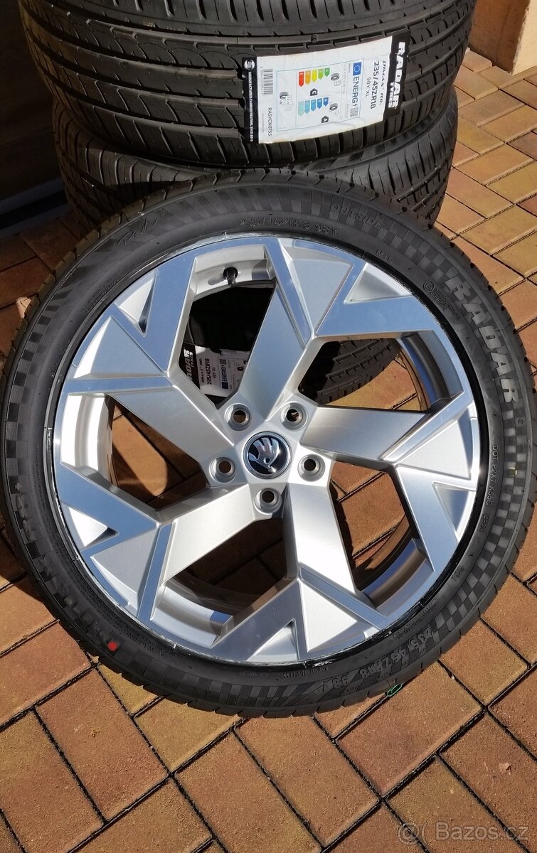 NOVÁ letní sada ŠKODA SUPERB 3,4 5x112 R18 také Passat B8,9
