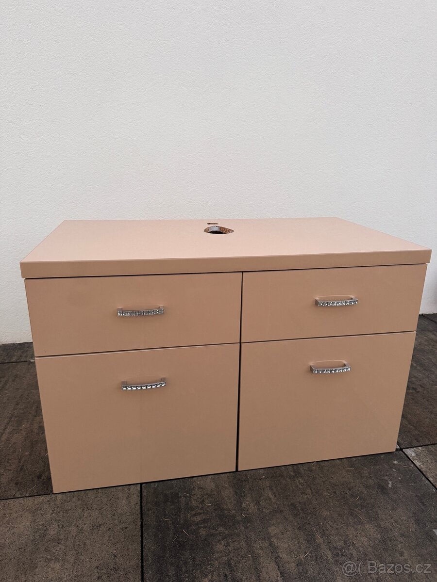 Koupelnová skříň Swarovski