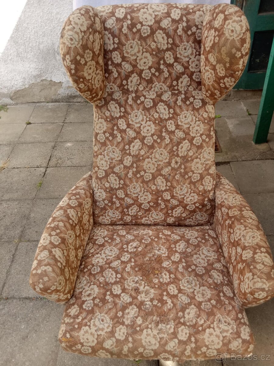 Prodej použitého křesla - ušák