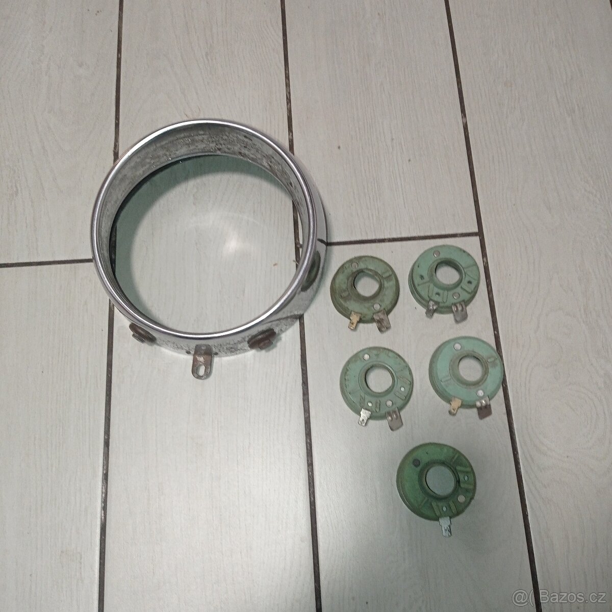 Škoda Octavia Felicia Spartak světlo patice objímka veterán