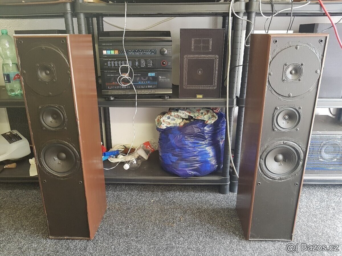 Třípásmové sloupové reproduktory