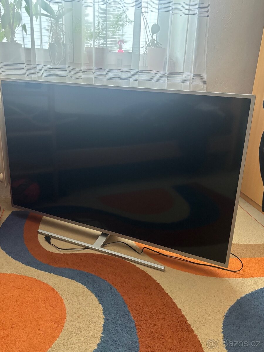 58” Philips Ambilight – funkční, ale s vadami – levně