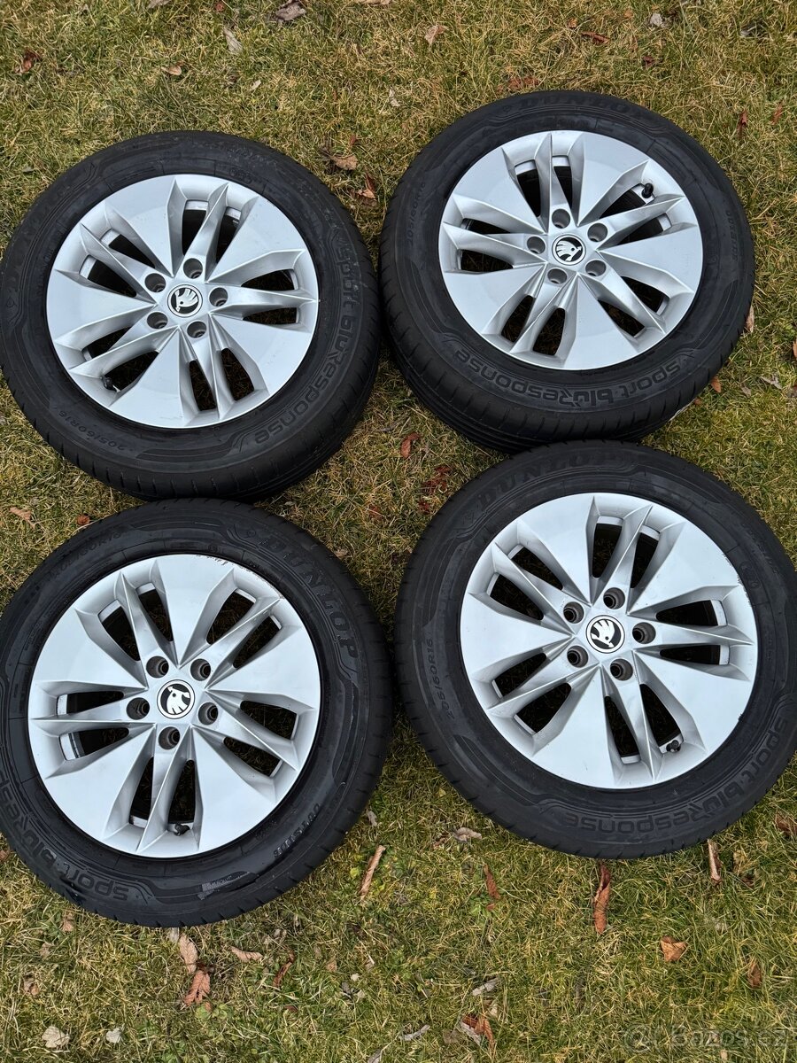 Originální Alu Škoda Octavia +letni pneu DUNLOP 205/60 R16