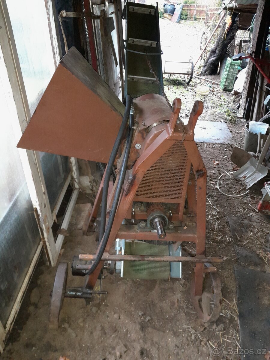 Štěpkovač, drtič větví, špalíčkovač za traktor