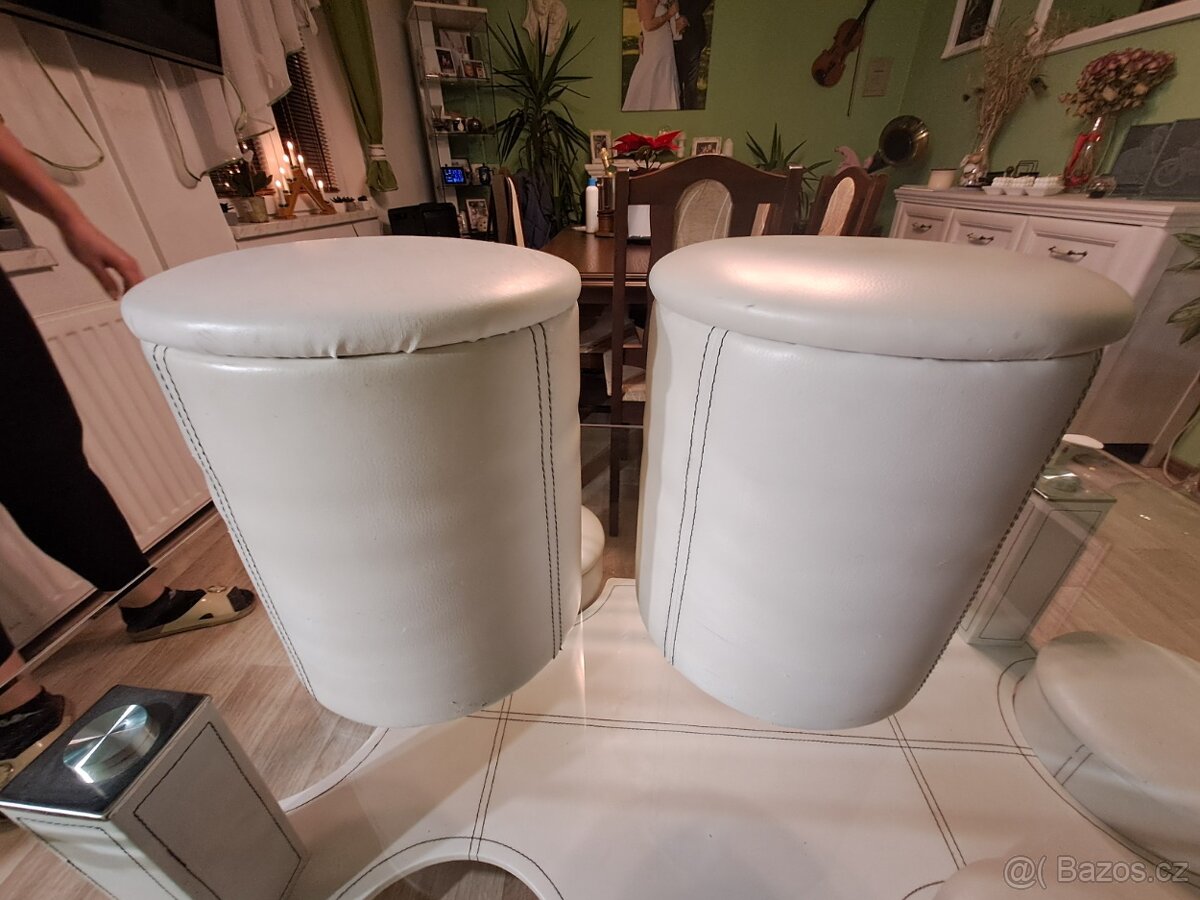 Konferenční stolek, Imitace kůže.