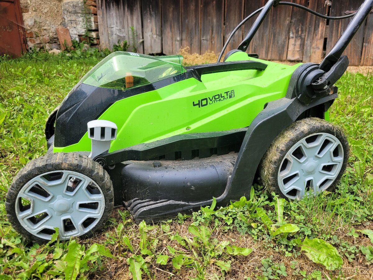 Prodám aku sekačku greenworks