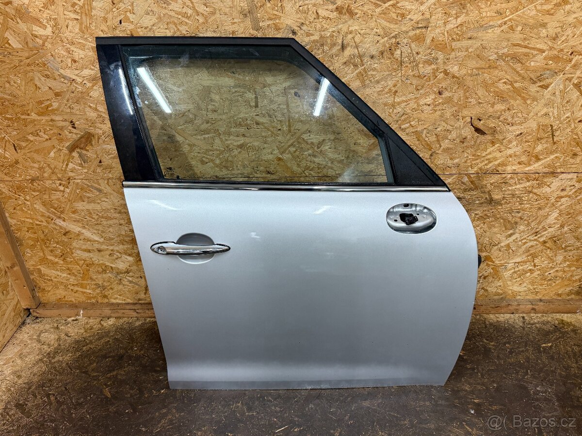 PRAVÉ PŘEDNÍ DVEŘE MINI COOPER COUNTRYMAN R60 SILVER B12