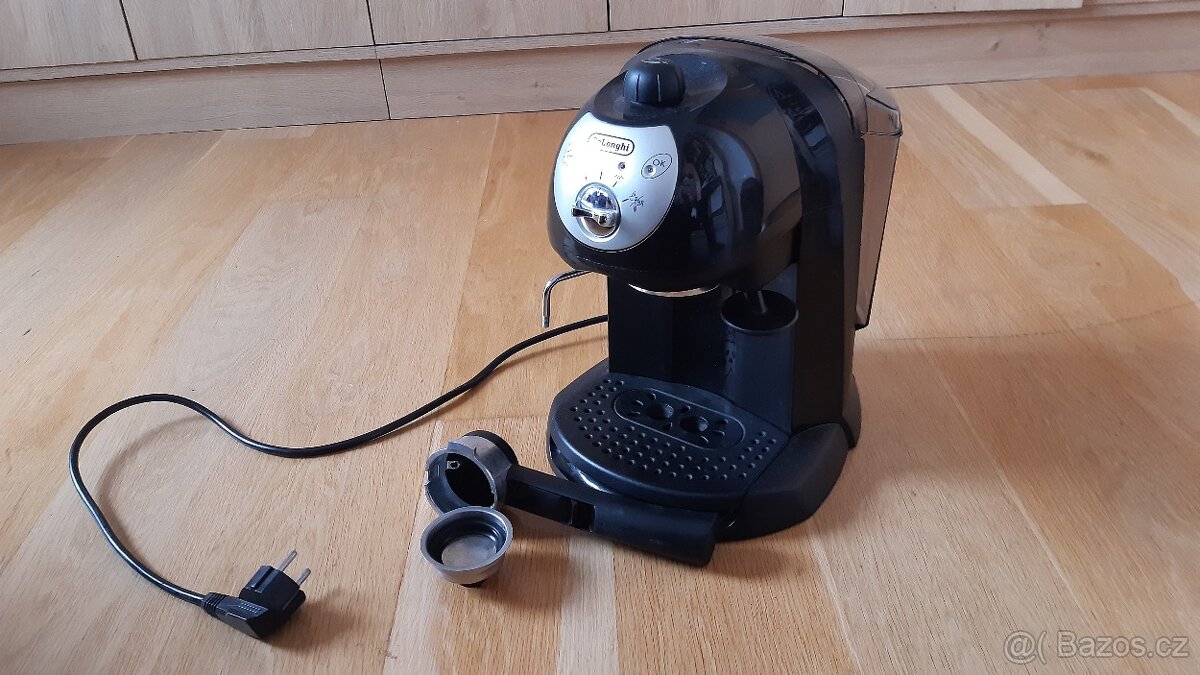 Pákový kávovar DēLonghi