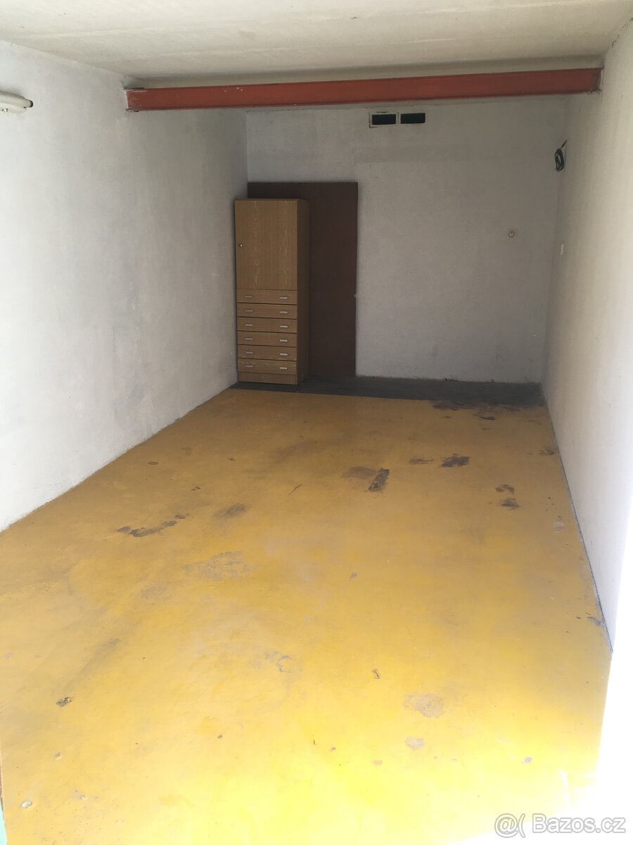 Pronájem řadové garáže