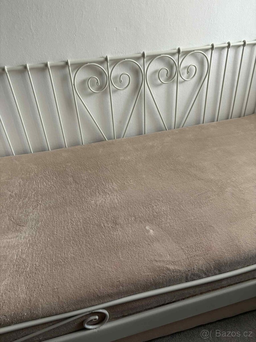 Postel / pohovka / gauč