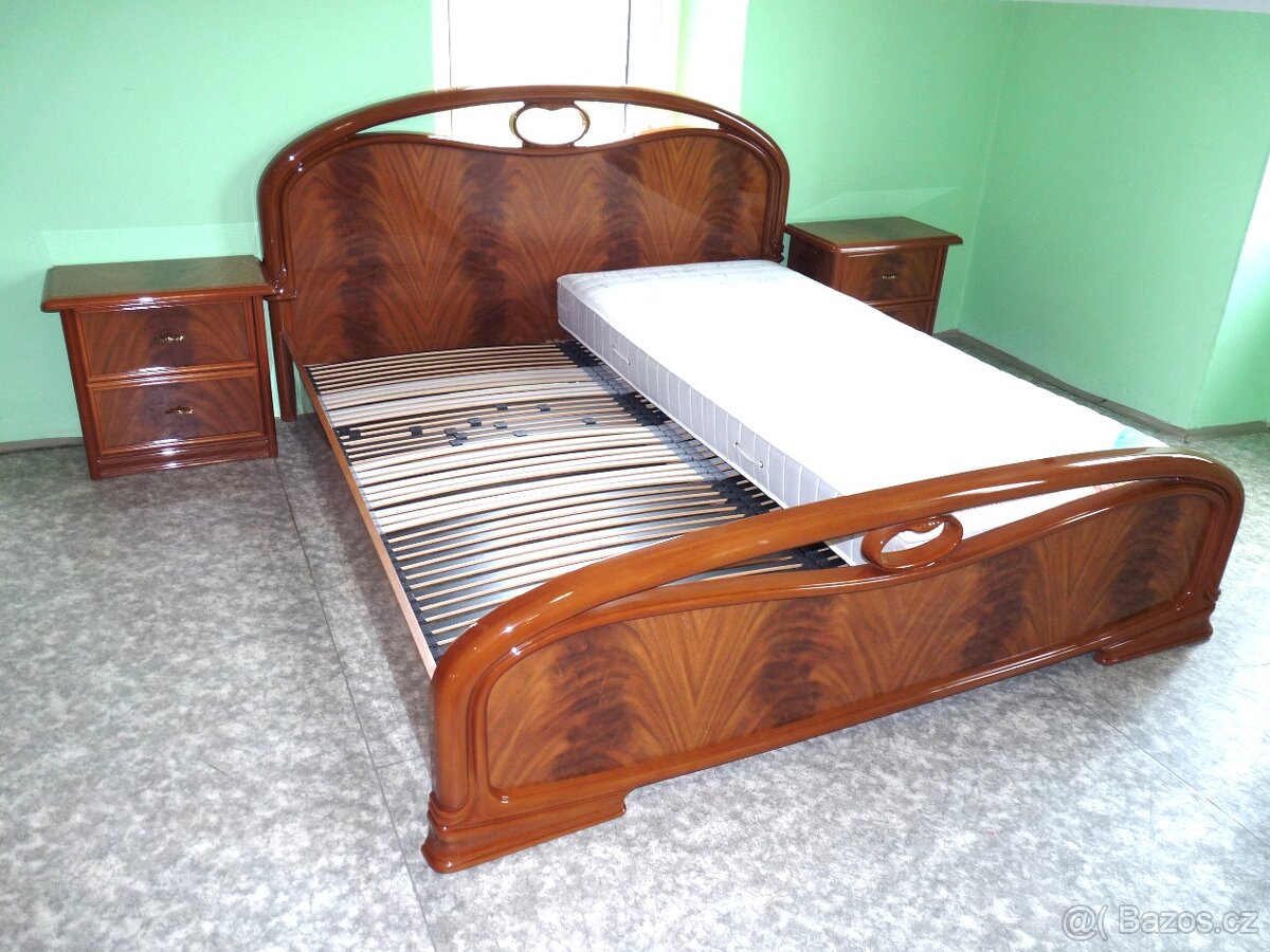 italská lakovaná postel +2 x noční stolky+ 2 x rošty