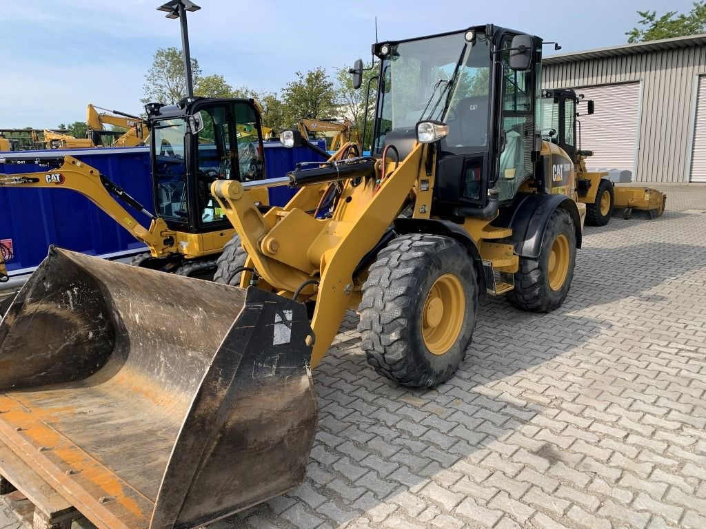 Na prodej: Kolový nakladač CAT 908 (2018)