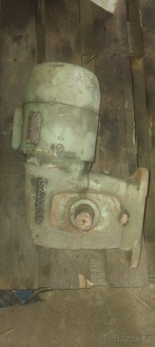 Motor s převodovkou