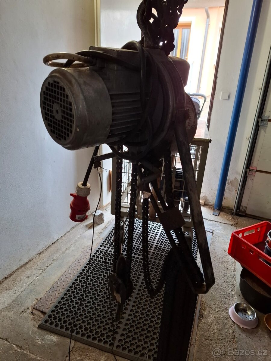 Prodám elektrický kladkostroj