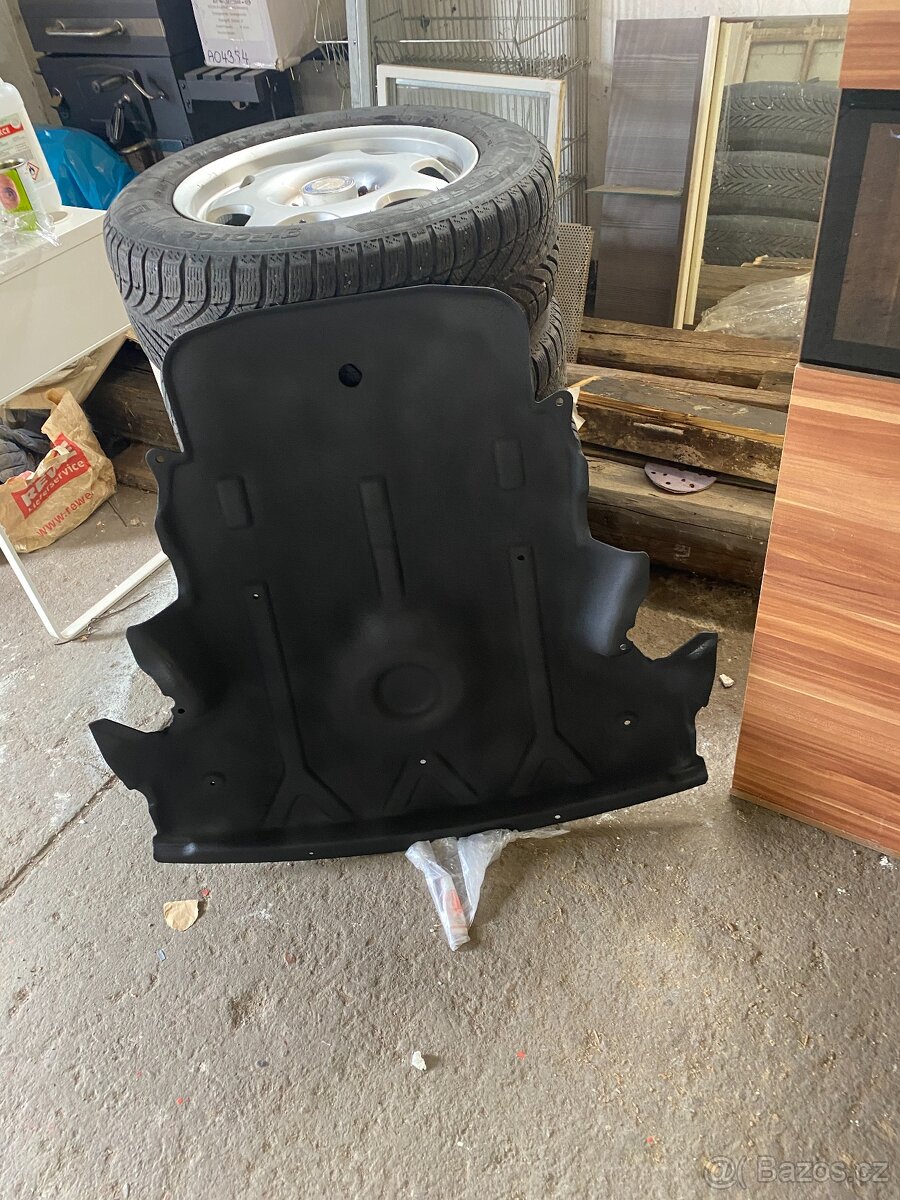 Mercedes W 203- pancerovy kryt pod motor