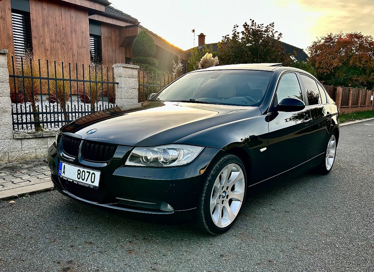 BMW E90 325i rezervováno