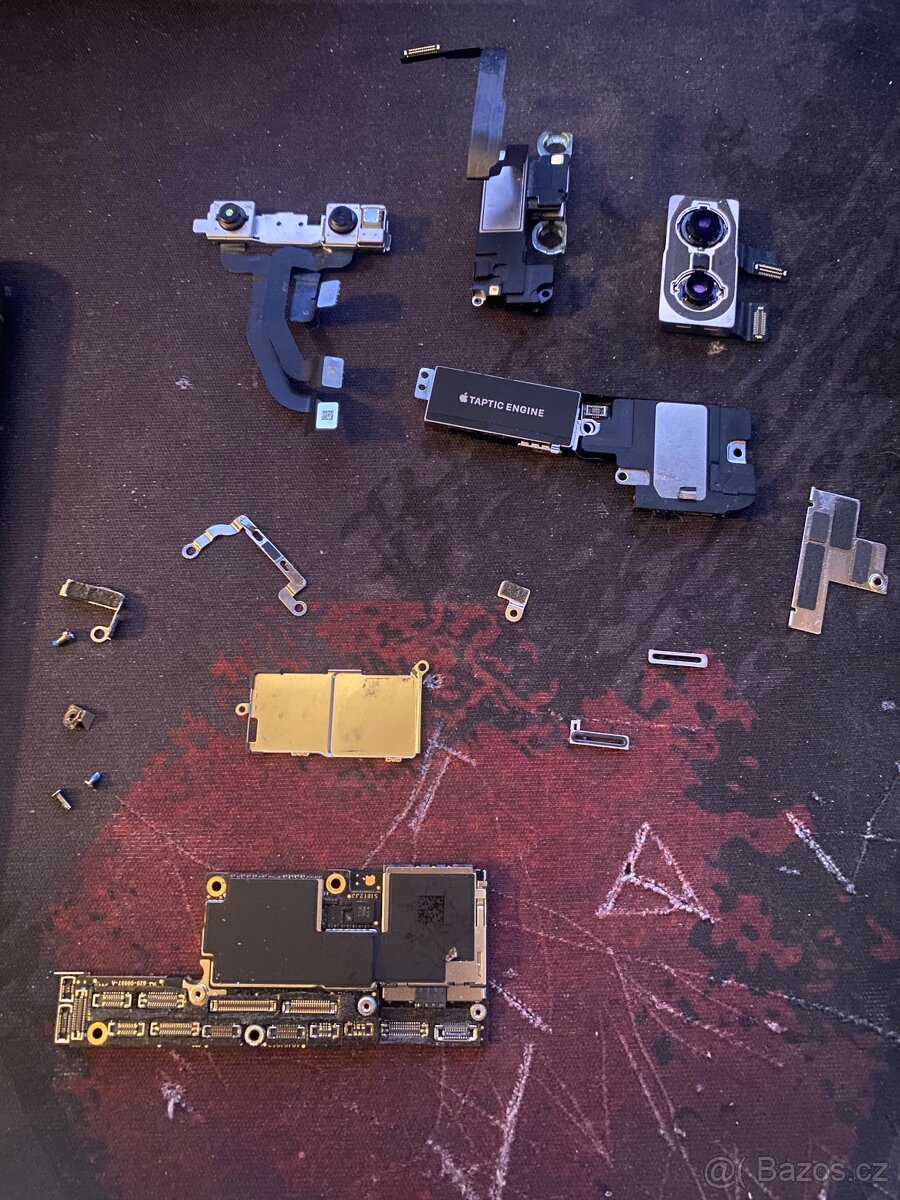 Náhradní díly na iPhone XS