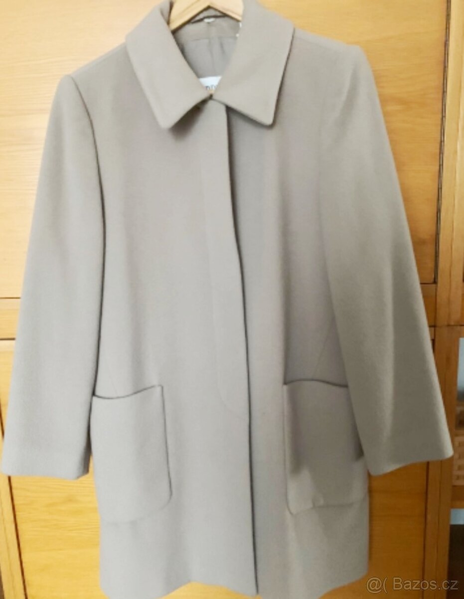 Béžový dámský kabát