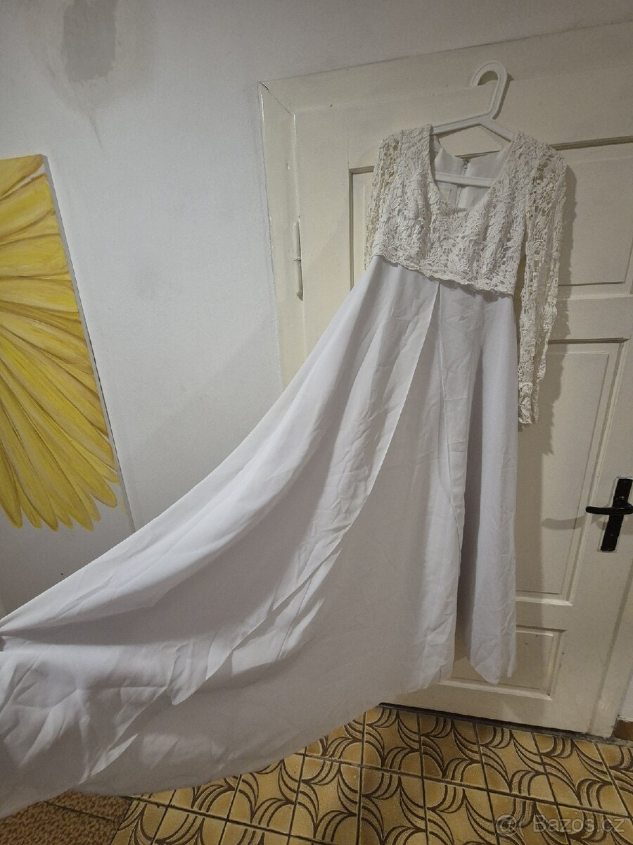 Staré svatební šaty