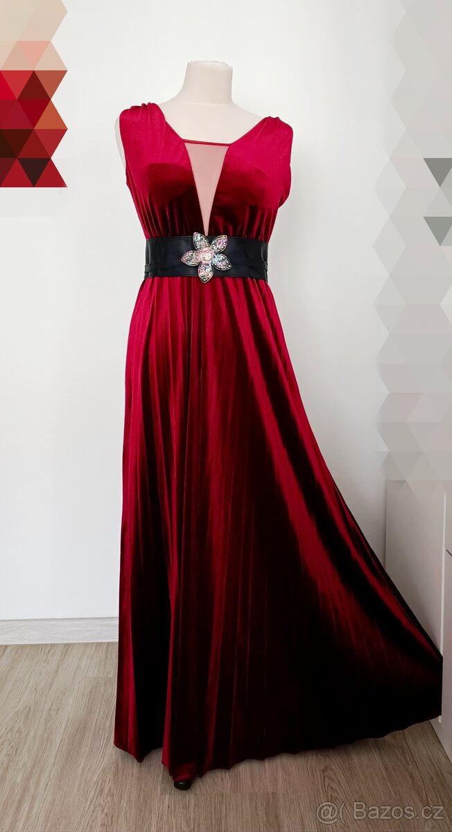Společenské sametové šaty