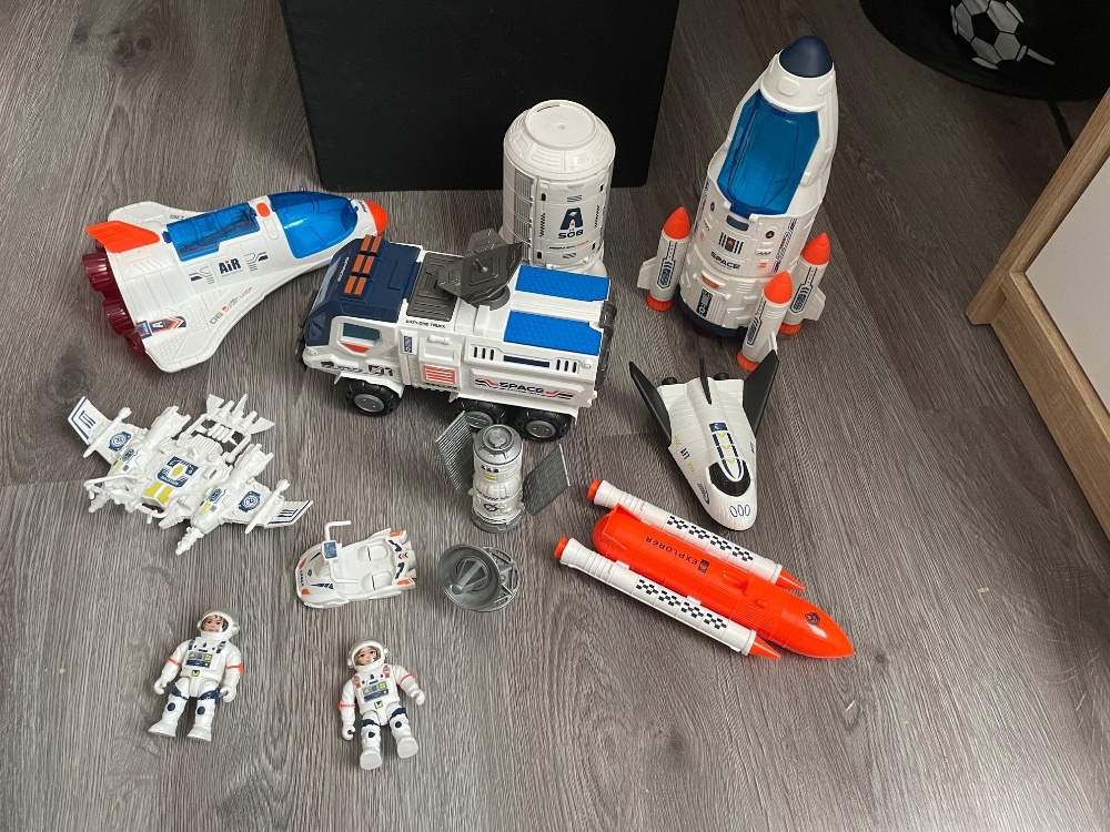 Vesmír- vesmírná sada, vesmírná mise + vesmír kniha  nová