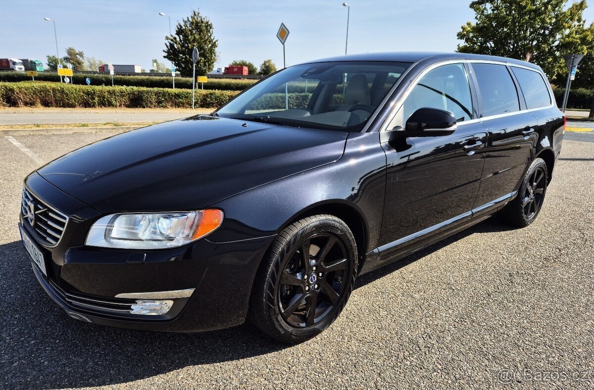 VOLVO V70 D4 120KW 5-VÁLEC 1.MAJ XENON KŮŽE TAŽNÉ. ALU
