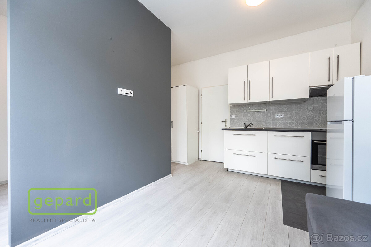 Spoluvlastnický podíl 1/2, rodinný dům Káranská, Praha 10 - 