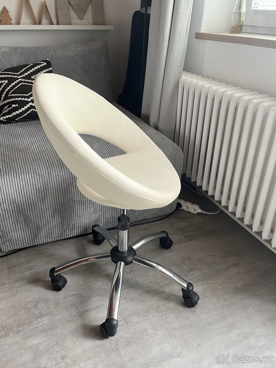 Krémová designová kancelářská / kosmetická otočná židle