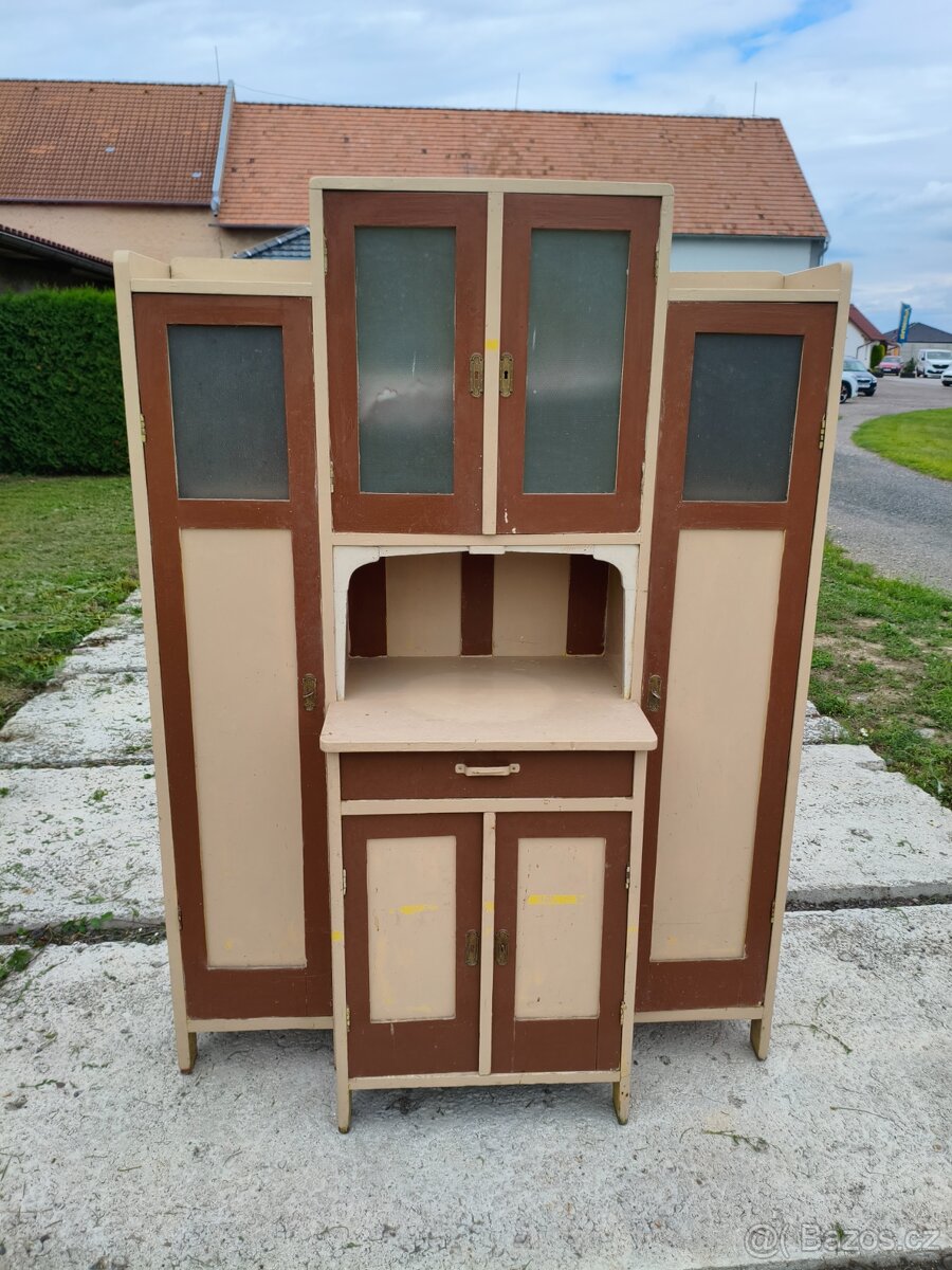 Starožitný kredenc tzv.Rakeťák