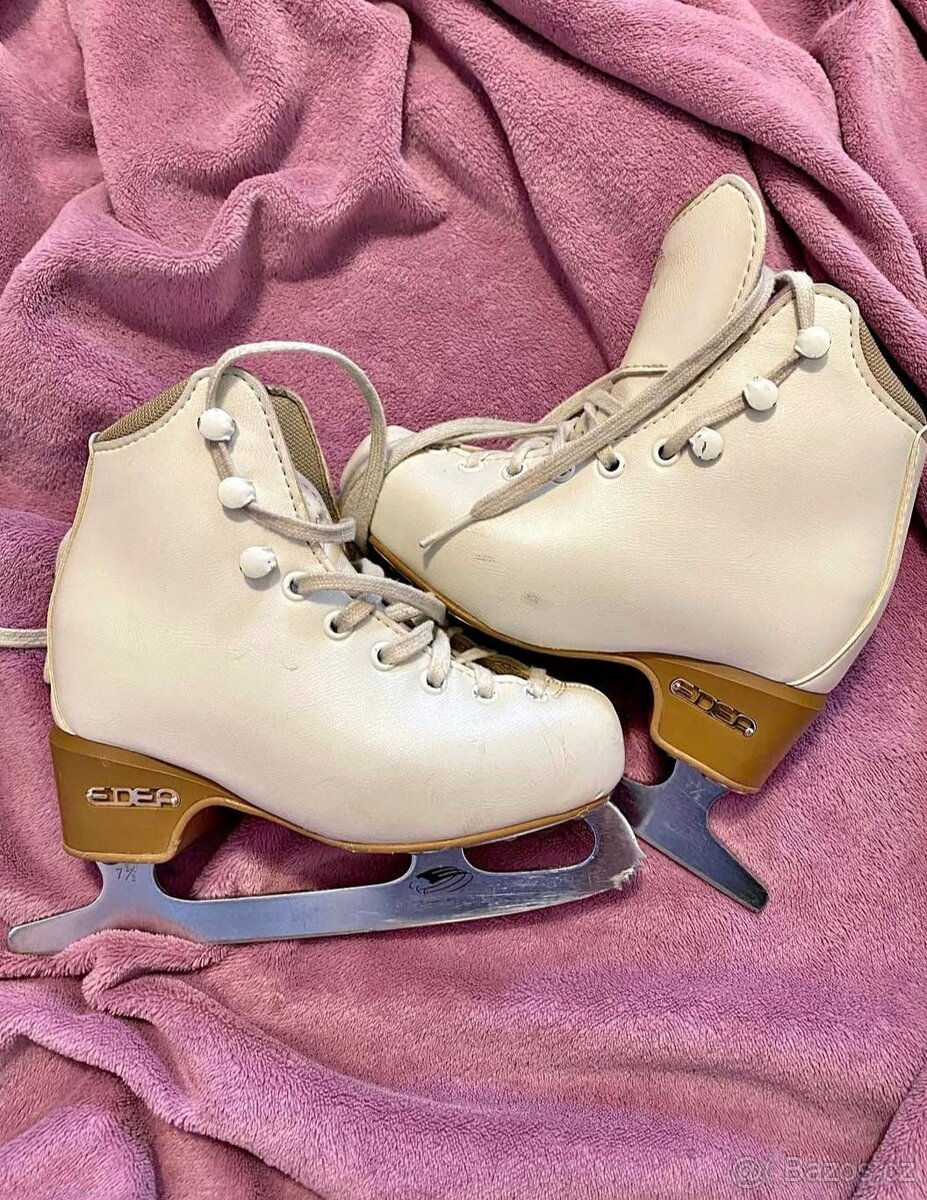 Dívčí brusle
LEDNÍ BRUSLE
LEDNÍ BRUSLE