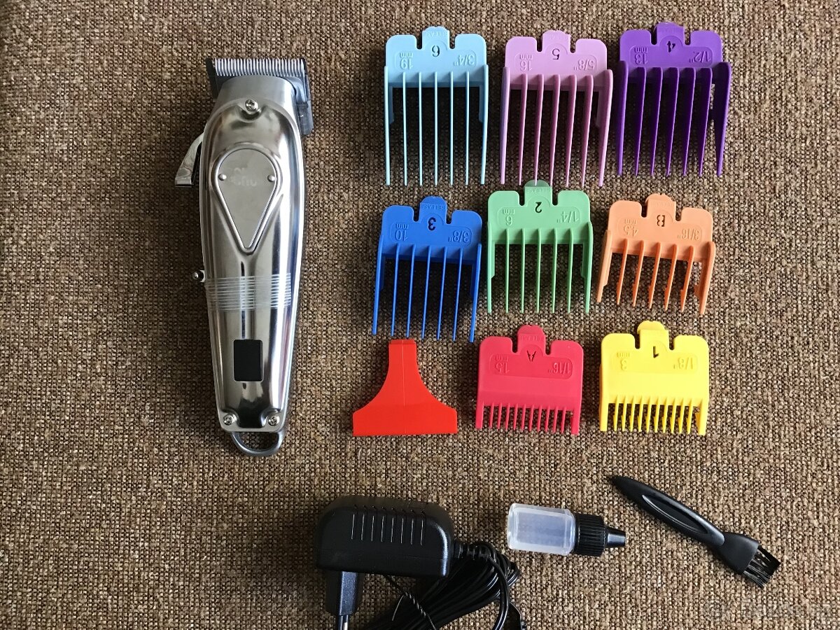 Zastřihovač vlasů a vosů.