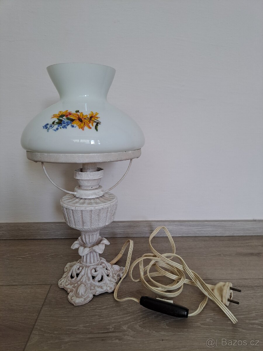 Stará retro lampa "petrolejka" elektrická
