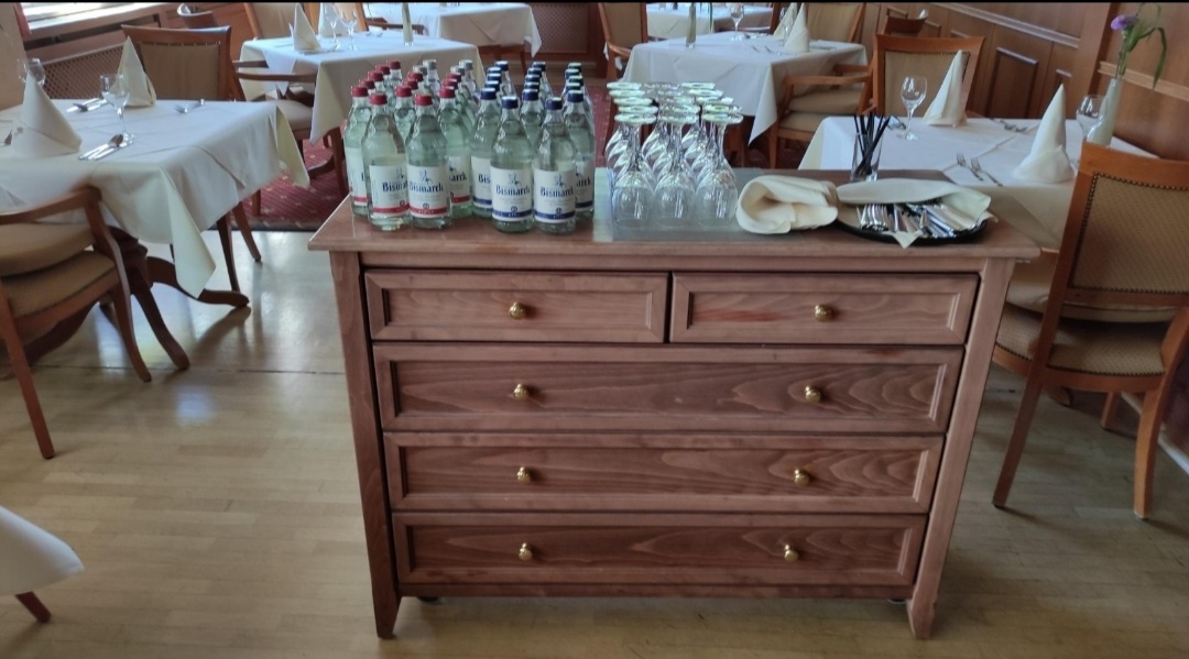 3x komoda do restaurace