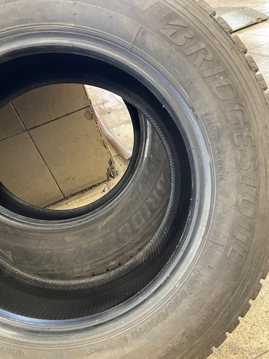 Bridgestone Blizzak w995 - 235 65 R16 C 115/113R