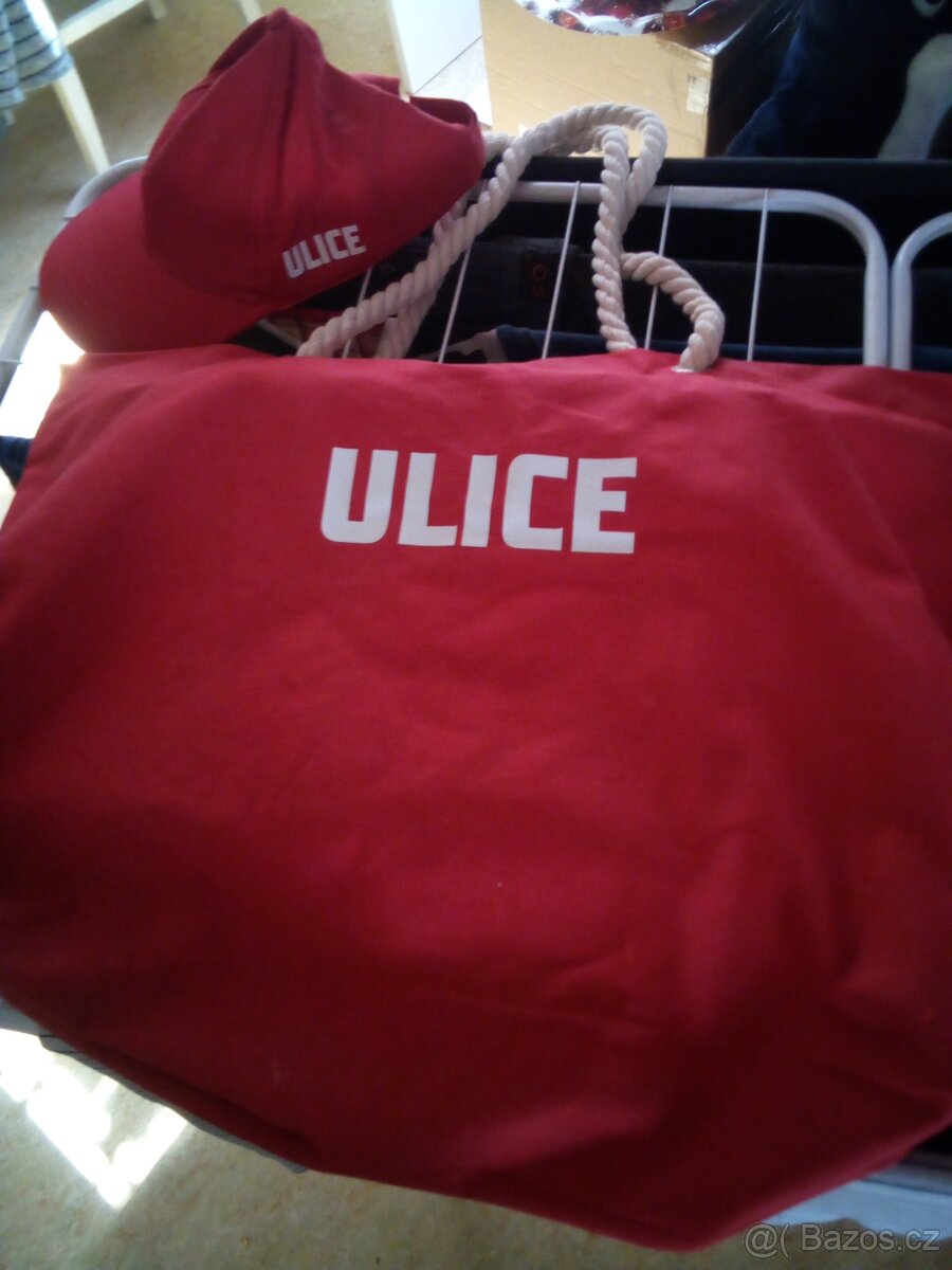 Taška a kšiltovka ulice