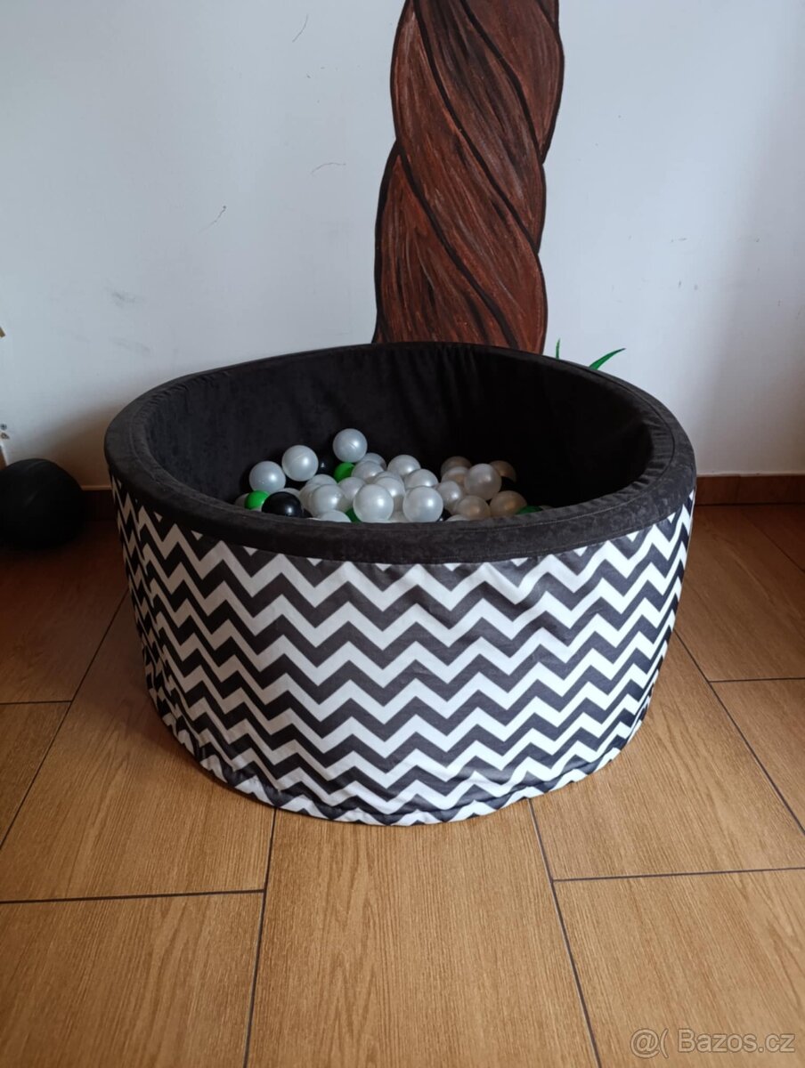 suchý bazének s 249 míčky (zelená, bílá, černá)