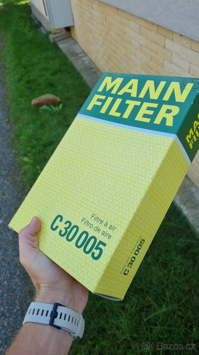 Vzduchový filtr MANN pro Škoda Octavia 3