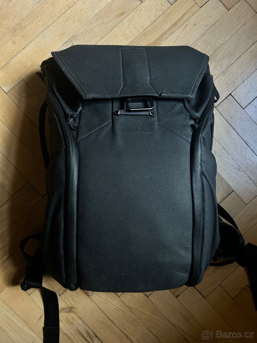 Everyday backpack peak design