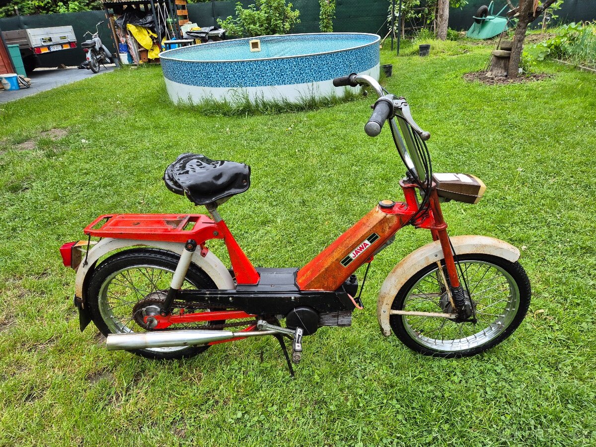 Babetta 207 původní lak, s kartičkou, červená č.2