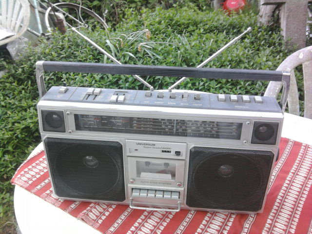 Starý Retro veľký prenosný RADIO-KAZEŤÁK