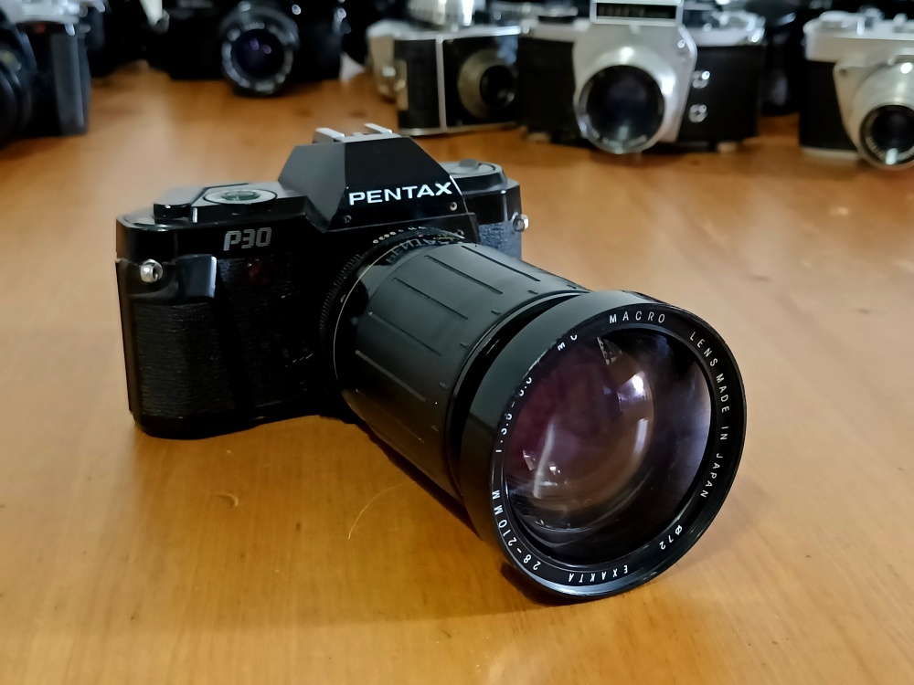 PENTAX P30 (Exakta 28-210mm MC Macro Lens Japan) - 1985