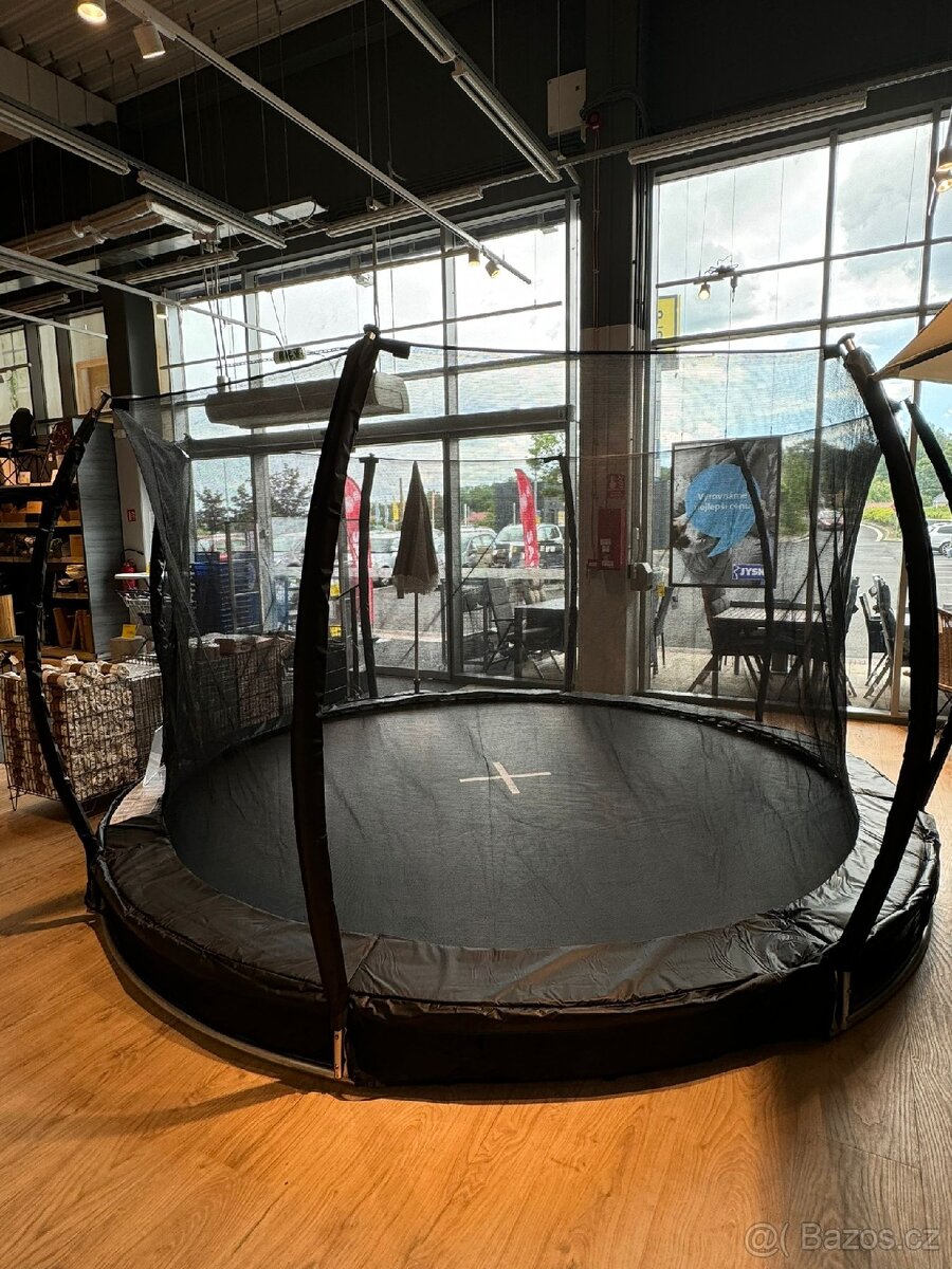 Přízemní trampolina