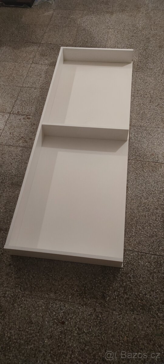 Zásuvka pod postel