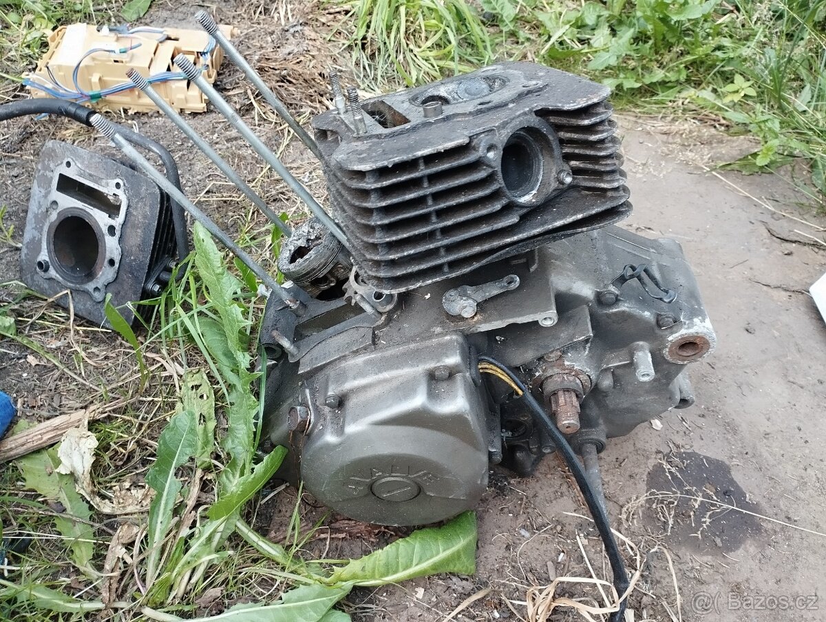 Motor Hyousung 125 na díly