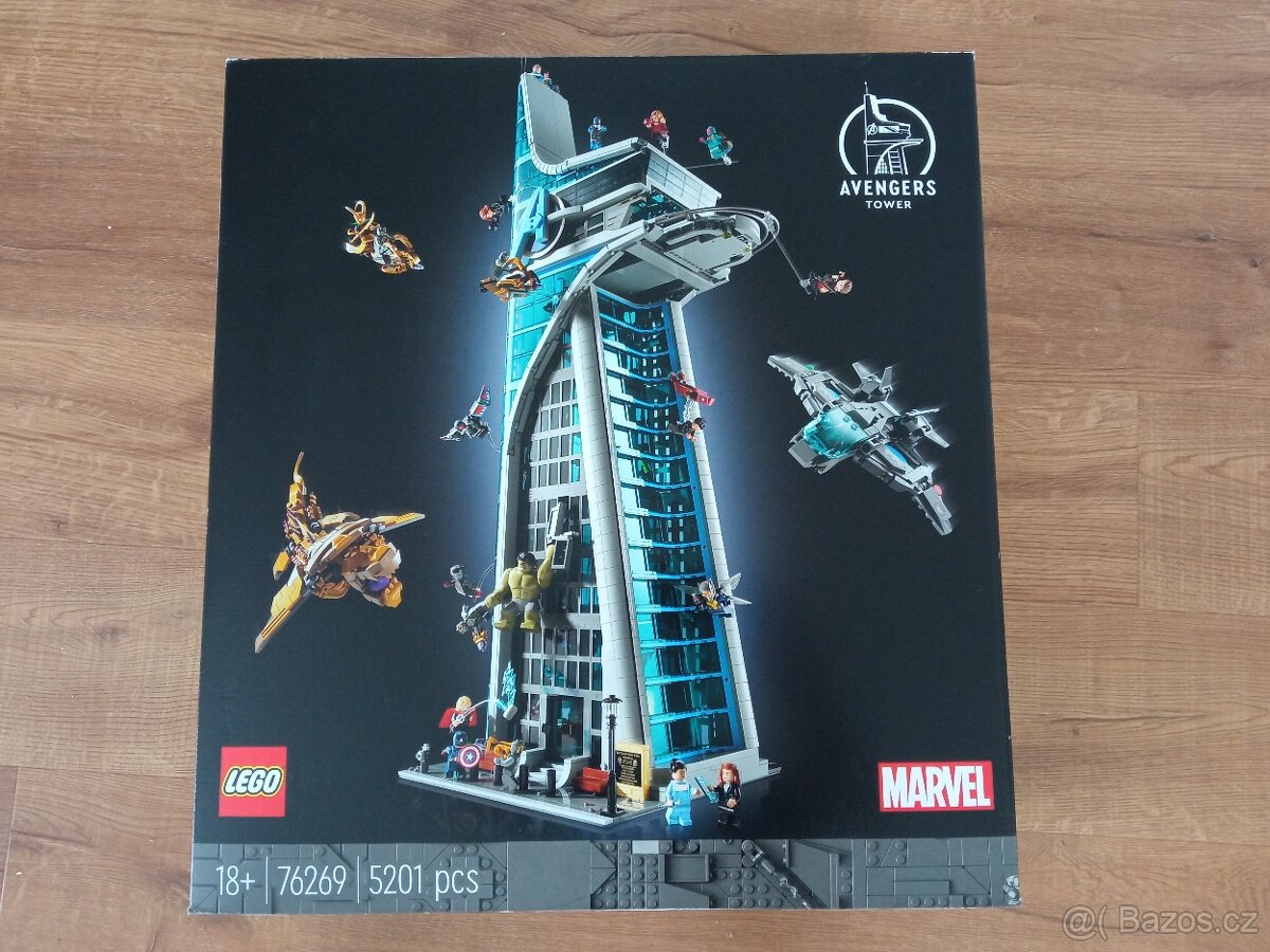 Lego věž Avengers