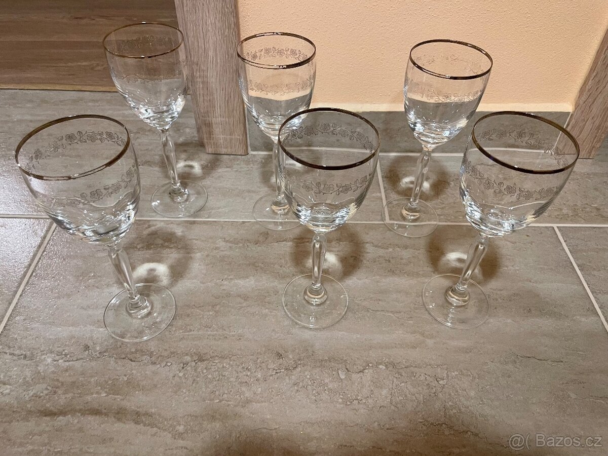 Sada skleniček na víno 250 ml